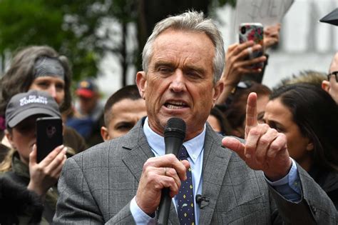 What is wrong with robert kennedy - The biggest is that his name is *ROBERT F. KENNEDY JR.* and he is the son of one of the most famous Democratic politicians ever. The Kennedy name isn’t quite the golden ticket it used to be ...